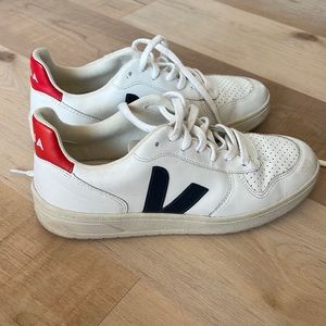 VEJA used tennis shoes Size 9